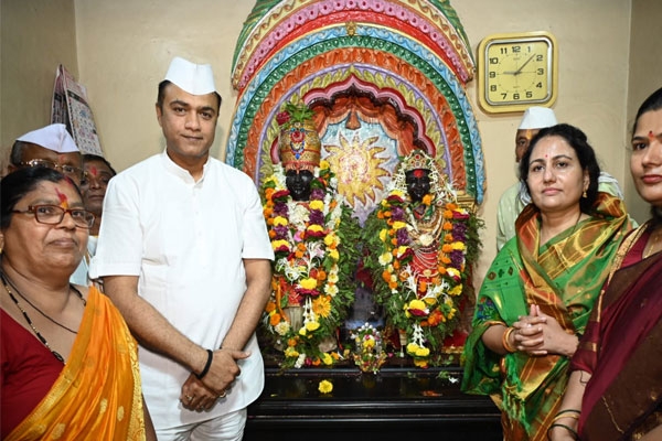 guardian minister dr pankaj bhoyar offers prayers at vitthal rukmini temple on ashadi ekadashi