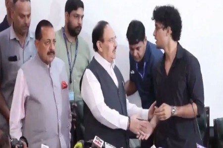 कॉकरोच जनता पार्टीचे आंदोलन संपले