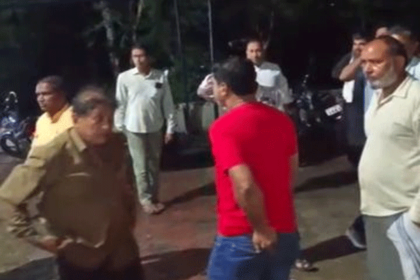भोजशाळाजवळील नमाजाच्या जागेवर एकमत नाही