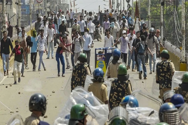 Violence Erupts During Bihar Bandh: Clashes in Siwan Leave 30 Police Personnel Injured