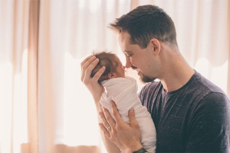 केवळ मातृत्व नव्हे, पितृत्वालाही वयोमर्यादा