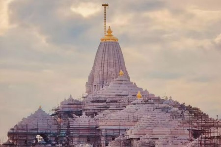 मंदिरातील चोरी अत्यंत निंदनीय : जगद्गुरू रामानंदाचार्य नरेंद्राचार्य महाराज