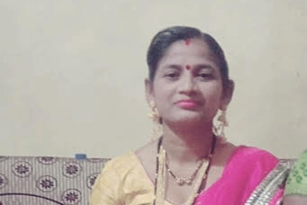 तलवारीने भोसकून महिलेचा खून, दाम्पत्य गंभीर जखमी