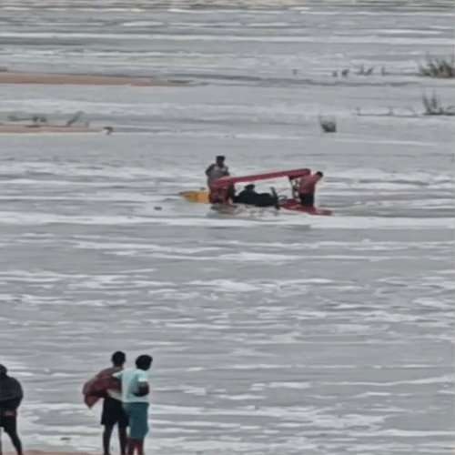 tractor sank in the middle of the riverbed tractor sank in the middle of the riverbed