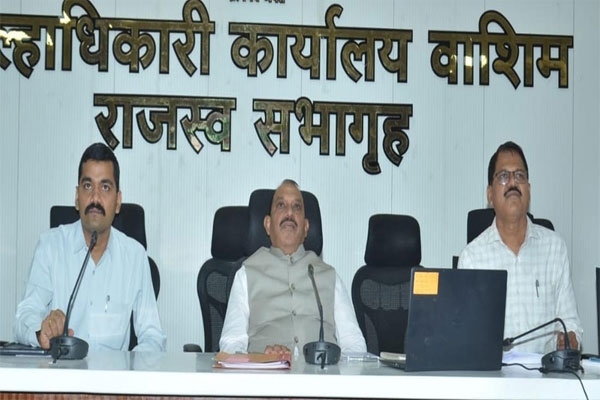 lokseva hakk adhiniyam, washim news, arun dongre commissioner, washim district administration, citizen services maharashtra, government service delivery, aaple sarkar seva kendra, maharashtra government schemes, transparent governance, online government services, washim collector yogesh kumbhejkar, service rights act, public service guarantee act, maharashtra latest news, government initiatives
