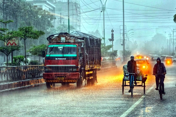 heavy rainfall lashes chandrapur district as 67.5 mm rain recorded in 24 hours