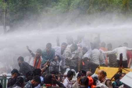 त्या आंदोलकांना सुट्टी नाहीच थेट… सरकार अ‍ॅक्शन मोडमध्ये
