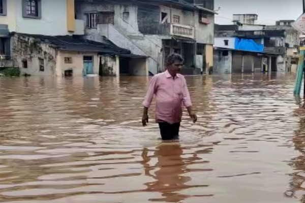Maharashtra heavy rain, Maharashtra monsoon update, Vidarbha flood, Wardha rain news, Buldhana heavy rainfall, Amravati flood situation, Dhule rain damage, Washim rain update, Nashik red alert, IMD weather alert Maharashtra, river flood Maharashtra, farmers crop loss, Maharashtra rain news today, monsoon latest news, Maharashtra disaster management
