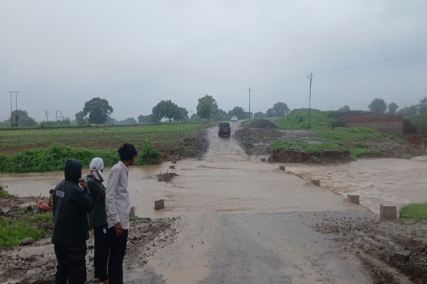 Akola Heavy Rain Update Six Talukas Hit by Excess Rainfall, Rivers Overflow and Roads Affected