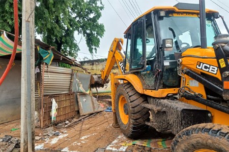 अखेर मुहूर्त सापडला, शहरातील अतिक्रमणे झाले भुईसपाट