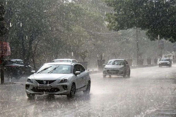 heavy monsoon rains disrupt life across india, red alert in 4 states and rain warning for 13 states