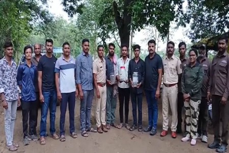 धक्कादायक...एकाच घरामध्ये आढळली तब्बल 40 नागांची पिल्ले