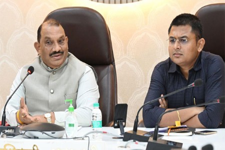 नागरिकांना सेवा विहित कालावधीत द्याव्यात