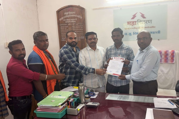 shiv sena ubt gives 15 day ultimatum to mahavitaran over smart meter complaints in aheri