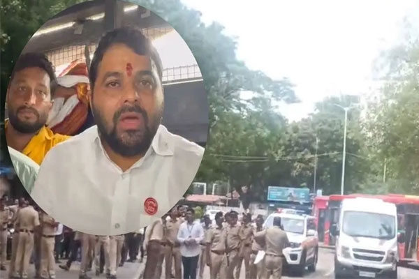 ravikant tupkar leads farmers protest outside vidhan bhavan over loan waiver demands