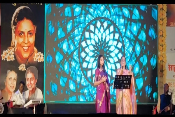 tribute to suman kalyanpur through her evergreen songs held in wardha