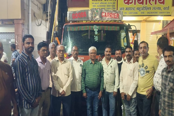 sant gajanan maharaj shegaon, wardha devotees, guru purnima celebration, laddu prasad donation, gajanan maharaj temple shegaon, wardha news, religious news maharashtra, guru seva initiative, 7 tonnes laddu material, gajanan maharaj bhakt, maharashtra devotional news