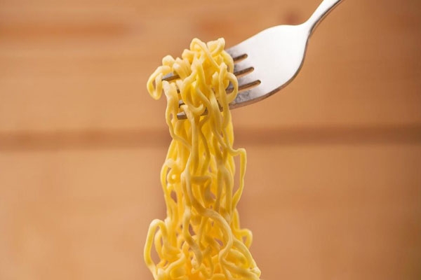 5 harmful effects of eating instant noodles regularly on your health