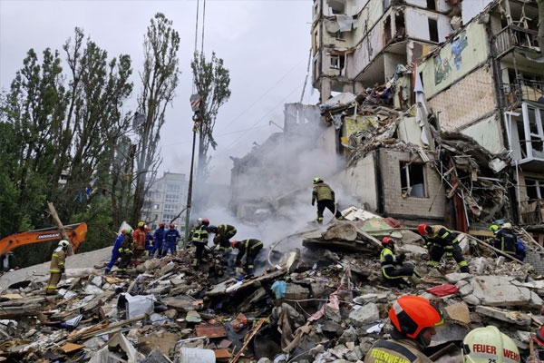 9 killed in Russian attack in Kiev 9 killed in Russian attack in Kiev