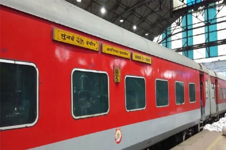 अवंतिका एक्स्प्रेसमधील तीन प्रवाशांनी उडवली खळबळ