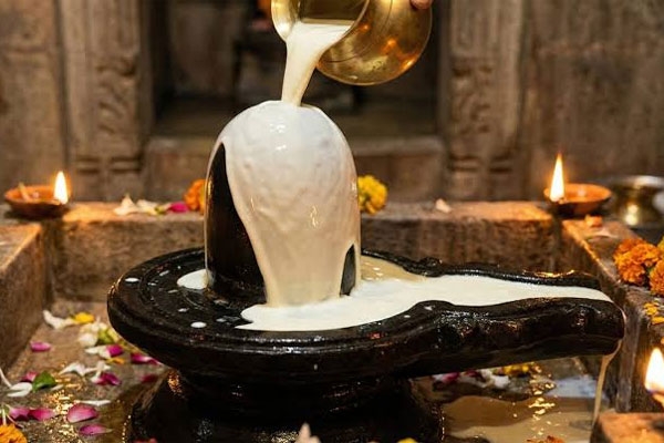 Dugdhabhishek on the Shivling Dugdhabhishek on the Shivling