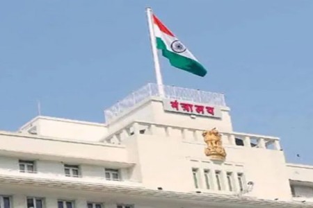 अधिकार्‍याची तडकाफडकी बदली प्रशासनात खळबळ