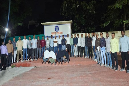 स्वत:च्याच घरावर गोळीबाराचा कट