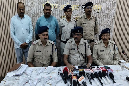 मेळघाटच्या सीमेवर १३ पिस्तुल जप्त