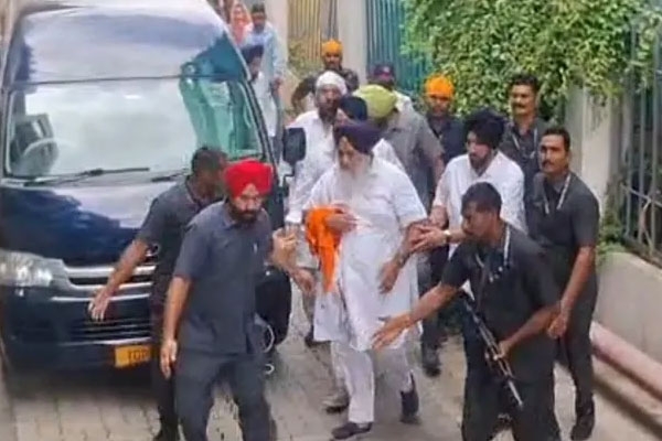 sukhbir singh badal attacked in nanded: former punjab deputy cm injured, rushed to hospital