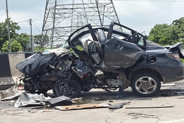 speeding car crashes into divider two speeding car crashes into divider two