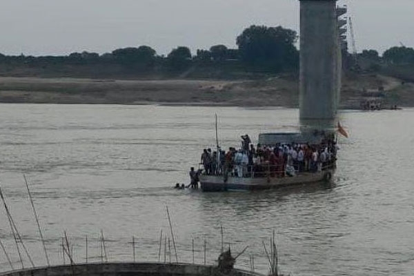 steamer was swept away in Chambal