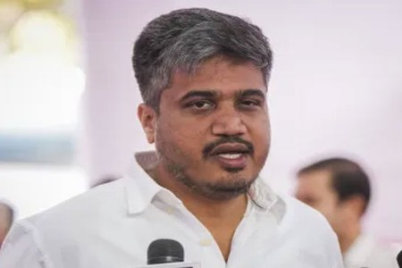 रोहित पवार म्हणाले, ‘विमल कंपनीच्या मालकाला नोटीस द्या