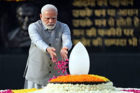 अटलजींचे स्मरण; मोदींसह मान्यवरांनी वाहिली श्रद्धांजली
