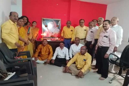 अहिल्यादेवी होळकरांना अभिवादन