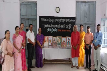 क्रांतिकारकांच्या प्रदर्शनातून राष्ट्रभक्तीची प्रेरणा