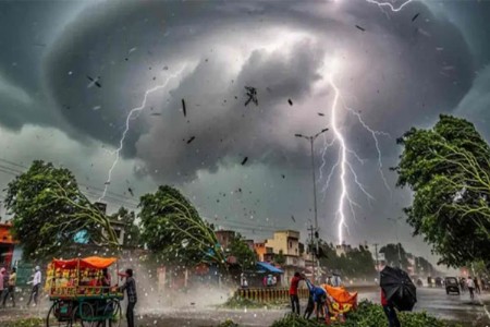 ढगांचा डेरा, पावसाचा फेरा! उत्तर भारतापासून महाराष्ट्रापर्यंत ‘मेघगर्जना’