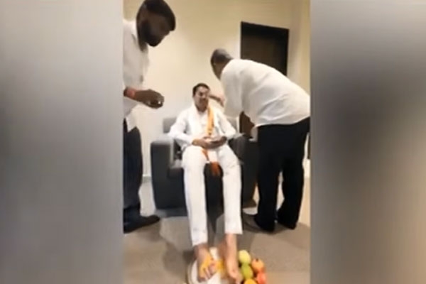 nana patole padya pujan video sparks political controversy in maharashtra
