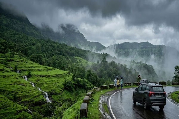 pune rain update heavy rainfall reduces but yellow alert issued for ghat areas