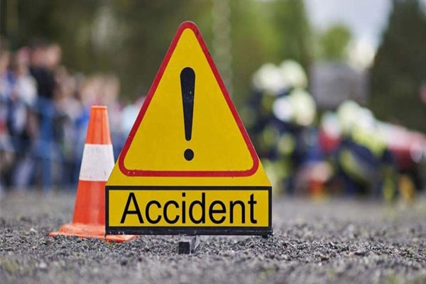 Kolhapur Gutkha Smuggling Speeding Car Hits Bike, 25-Year-Old Dies; 20 Sacks of Gutkha Seized