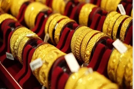 सोनं पुन्हा दीड लाखांच्या पार! चांदीही 2.48 लाखांवर!