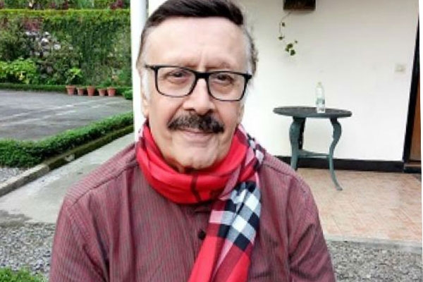 3 idiots fame parikshit sahni viral video leaves fans emotional; actor seen walking with a stick