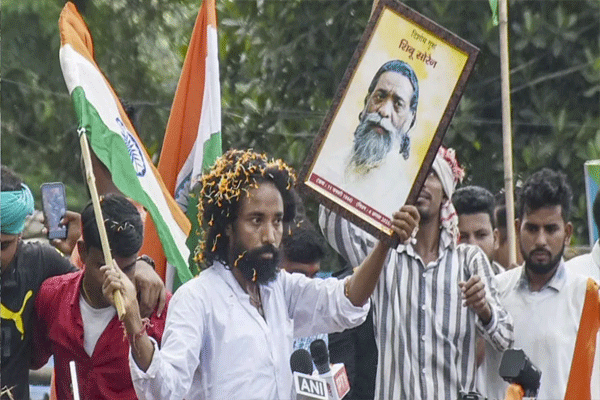 परीक्षा रद्दीवरून झारखंडमध्ये विद्यार्थ्यांचा उद्रेक!