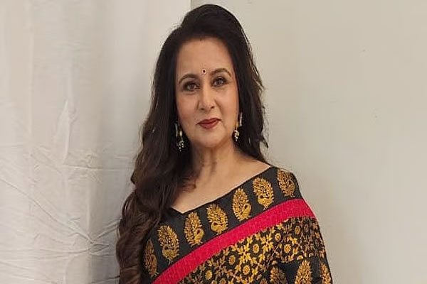 poonam dhillon hospitalized: dengue diagnosis, health update from paddmini kolhapure
