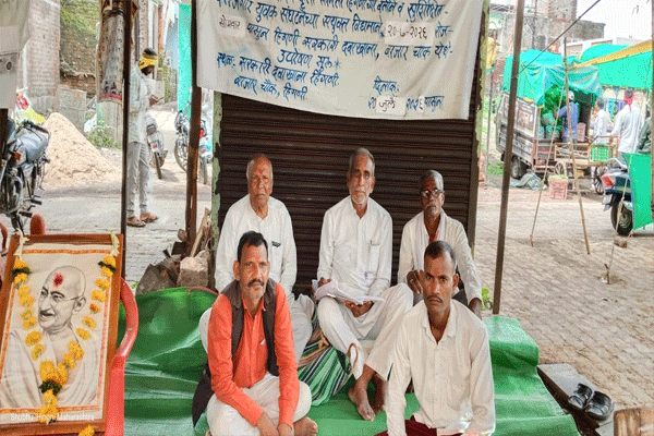 hunger strike of forest workers in hingani 