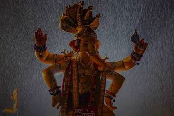 Tall Ganesh idols pose a deadly risk Tall Ganesh idols pose a deadly risk