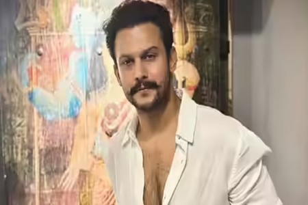 घटस्फोटानंतर आदिनाथ कोठारेची नवी इनिंग