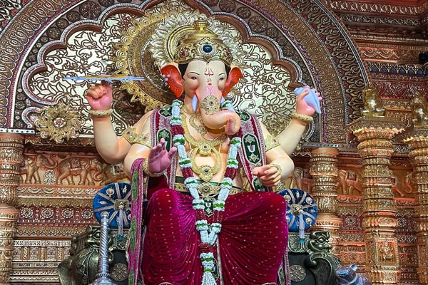 lalbaugcha raja announces rs 11 lakh aid for bhuleshwar cha raja ganesh mandal after idol collapse; rs 5 lakh each for families of two deceased