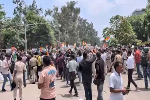 bihar student protest intensifies as thousands march towards cm residence over bpsc exam irregularities and paper leak allegations