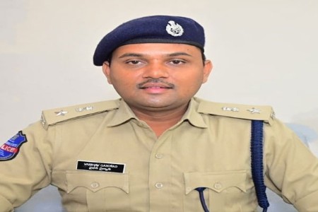 महाराष्ट्राच्या तुकाराम मुंढेंनंतर हैदराबादमध्ये वैभव गायकवाडांचा धडाका