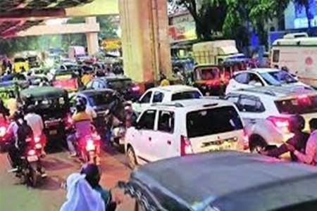 धंतोली, रामदासपेठमधील अतिक्रमण आणि वाहतुकीची समस्या कायम